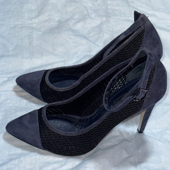 BCBGeneration Cynthia suede mesh pointed toe ankle strap heels pumps Sz 8 - Picture 6 of 12